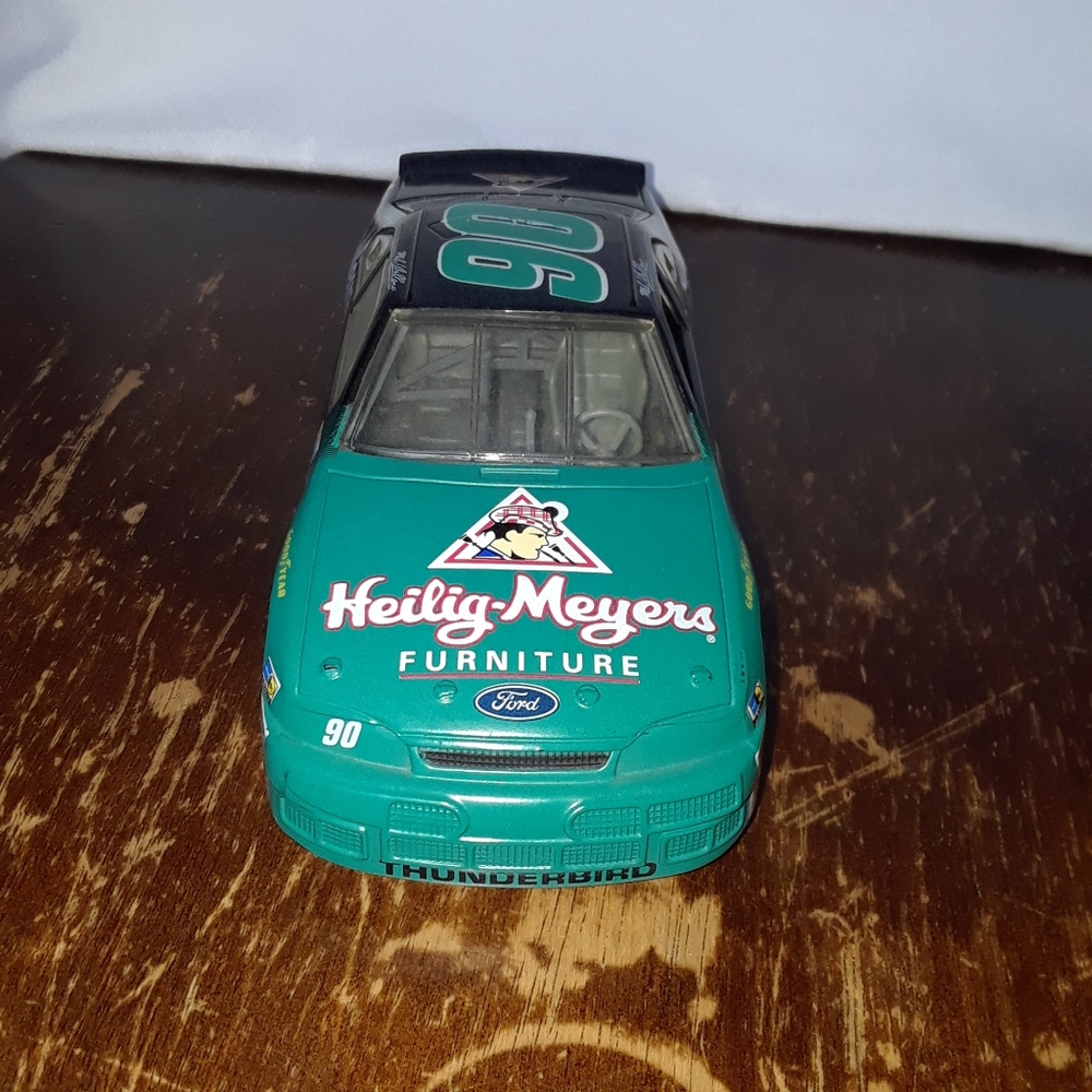 Mike Wallace #90 Heilig-Meyers 1995 Nascar Racing Champions 1:24 Scale Car - Picture 5 of 12